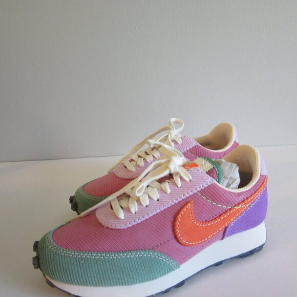 Nike Shoes - Nike Daybreak Berry Size 6 Women's Running Sneakers